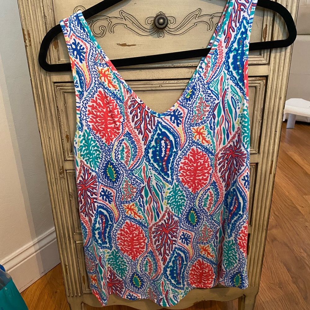 EUC Womens Lilly Pulitzer double V-neck tank top. Coral pattern. Small.